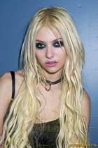 Taylor Momsen : taylor_momsen_1307032060.jpg