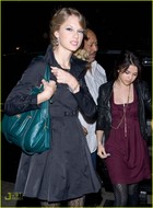 Taylor Swift : TI4U_u1265225551.jpg