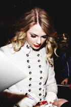 Taylor Swift : taylor-swift-1391684017.jpg