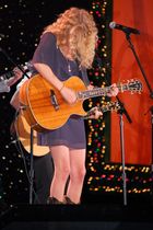 Taylor Swift : taylor_swift_1221296209.jpg