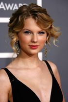 Taylor Swift : taylor_swift_1236448304.jpg