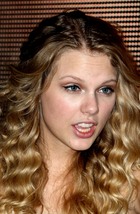 Taylor Swift : taylor_swift_1298117559.jpg