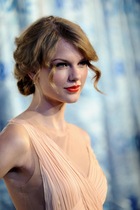 Taylor Swift : taylor_swift_1298117655.jpg