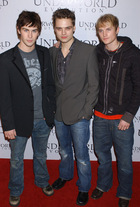 Toby Hemingway : TI4U_u1260777869.jpg