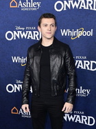 Tom Holland : tom-holland-1645222691.jpg