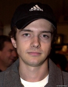 Topher Grace : TI4U_u1136874543.jpg