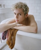 Troye Sivan : troye-sivan-1526605202.jpg