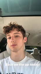 Troye Sivan : troye-sivan-1561772162.jpg