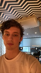 Troye Sivan : troye-sivan-1580177162.jpg