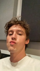 Troye Sivan : troye-sivan-1619933221.jpg