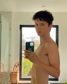 Troye Sivan : troye-sivan-1661653442.jpg