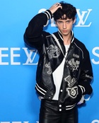 Troye Sivan : troye-sivan-1667672642.jpg