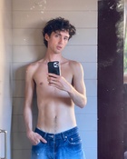 Troye Sivan : troye-sivan-1670119921.jpg