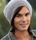 Tyler Blackburn : tyler-blackburn-1337931449.jpg