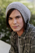 Tyler Blackburn : tyler-blackburn-1338021652.jpg