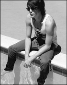 Tyler Blackburn : tylerblackburn_1304088183.jpg