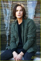 Tyler Blackburn : tylerblackburn_1304088209.jpg