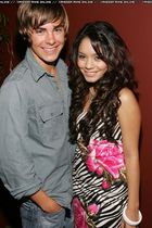 Vanessa Anne Hudgens : TI4U_u1139893695.jpg