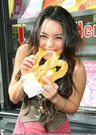 Vanessa Anne Hudgens : vanessa_anne_hudgens_1172891201.jpg