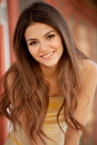 Victoria Justice : victoria-justice-1411243462.jpg