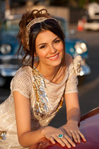 Victoria Justice : victoria_justice_1302112496.jpg