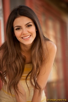 Victoria Justice : victoria_justice_1307977863.jpg