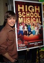 Zac Efron : TI4U_u1136484517.jpg