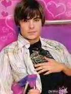 Zac Efron : TI4U_u1149957152.jpg