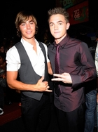 Zac Efron : TI4U_u1234887738.jpg