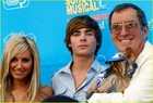 Zac Efron : TI4U_u1255647849.jpg