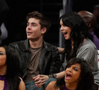 Zac Efron : TI4U_u1265830574.jpg