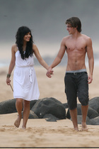 Zac Efron : TI4U_u1267378070.jpg