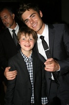 Zac Efron : TI4U_u1305301955.jpg