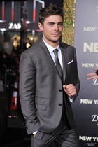 Zac Efron : zac-efron-1323359918.jpg