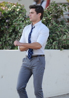 Zac Efron : zac-efron-1371075202.jpg