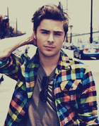 Zac Efron : zac-efron-1378659788.jpg