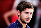 Zac Efron : zac-efron-1378660075.jpg