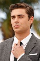 Zac Efron : zac-efron-1381865188.jpg