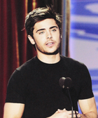 Zac Efron : zac-efron-1382133062.jpg