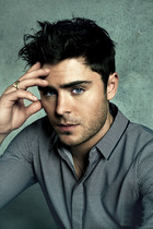 Zac Efron : zac-efron-1382203449.jpg