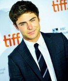 Zac Efron : zac-efron-1384381634.jpg