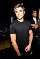 Zac Efron : zac-efron-1396723460.jpg