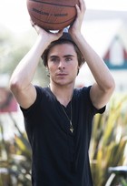 Zac Efron : zac-efron-1396723471.jpg