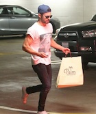 Zac Efron : zac-efron-1458792721.jpg