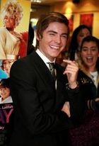 Zac Efron : zac_efron_1189020438.jpg