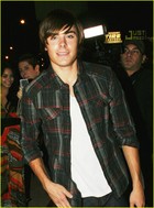 Zac Efron : zac_efron_1193693276.jpg