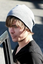 Zac Efron : zac_efron_1200791852.jpg