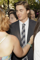 Zac Efron : zac_efron_1222191613.jpg