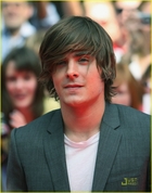 Zac Efron : zac_efron_1244435197.jpg