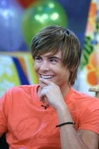 Zac Efron : zac_efron_1262985509.jpg